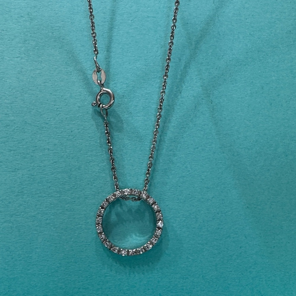 Elegant Silver Necklace with Crystal Accents